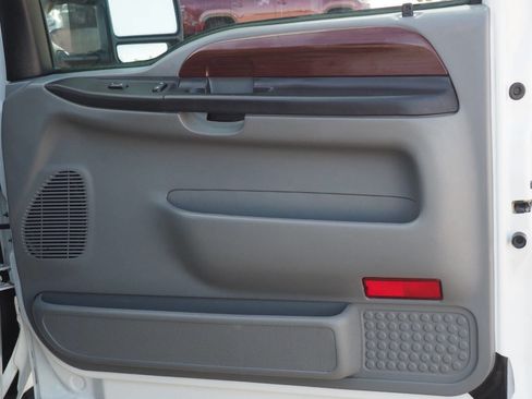Used 2005 Ford F250 Lariat image 10