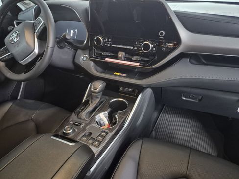 New 2026 Toyota Highlander Limited image 45