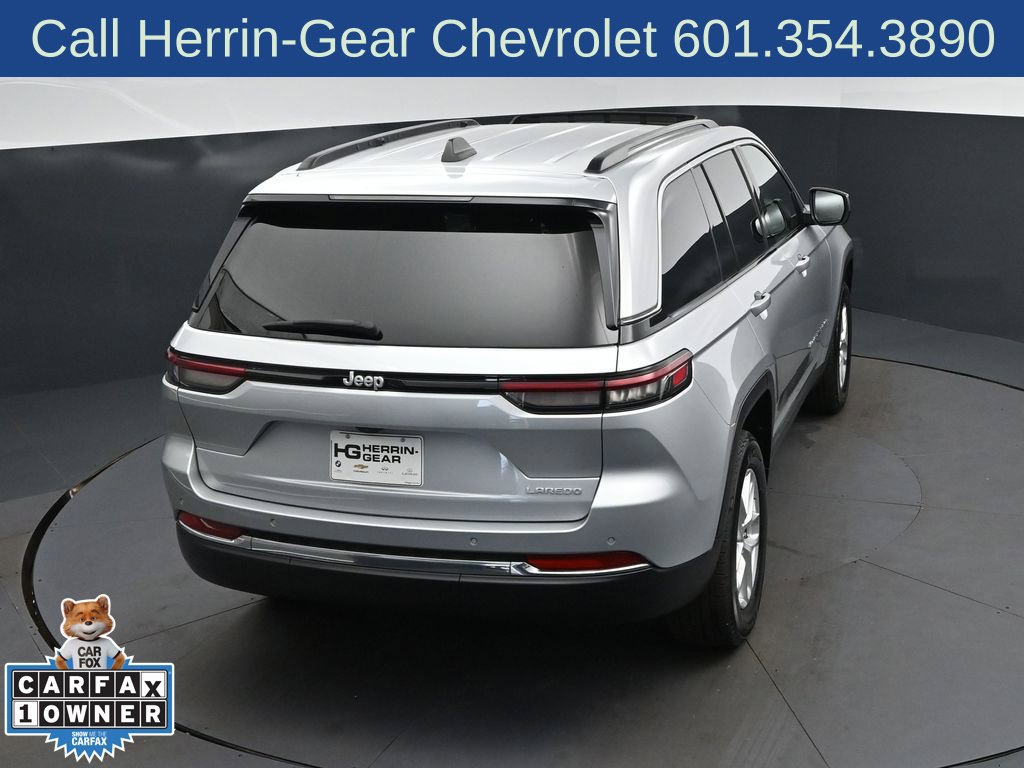 Used 2025 Jeep Grand Cherokee Laredo X w/ Luxury Tech Group I RWD image 34