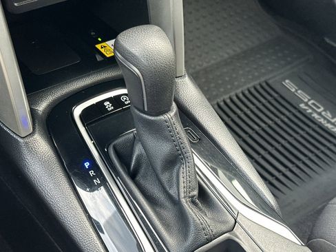 Used 2022 Toyota Corolla Cross LE image 18