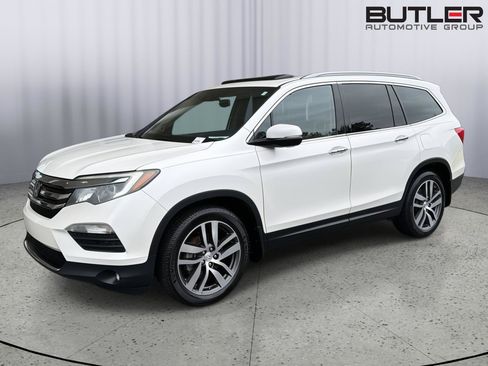 Used 2017 Honda Pilot Touring image 2