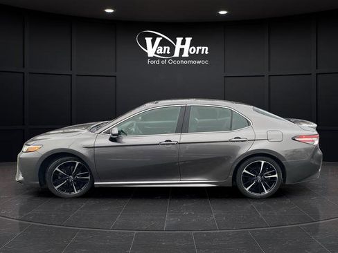 Used 2018 Toyota Camry XSE image 12