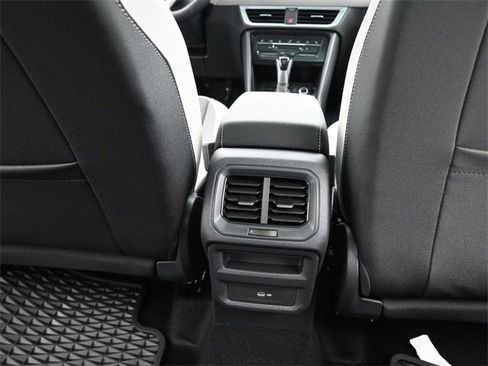 New 2025 Volkswagen Taos SE image 25