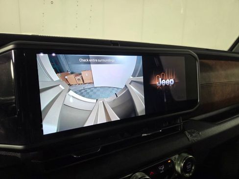 Used 2024 Jeep Wrangler Unlimited AWD/4WD image 12