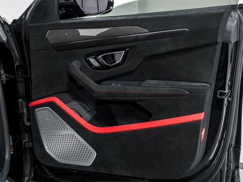 Used 2023 Lamborghini Urus Performante AWD/4WD image 45