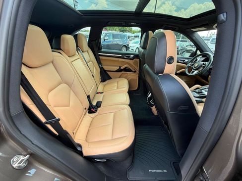 Used 2016 Porsche Cayenne AWD/4WD image 7