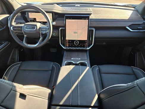 Used 2025 GMC Acadia Denali image 2