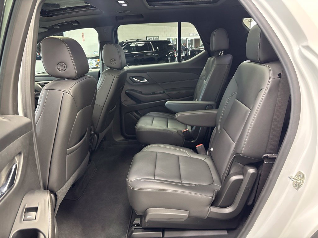Used 2023 Chevrolet Traverse LT w/ LT Premium Package AWD/4WD image 44