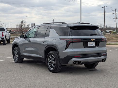 Used 2024 Chevrolet Traverse LT w/ LPO, Floor Liner Package image 5