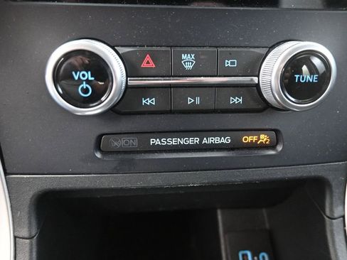 Used 2023 Ford Edge SE image 9