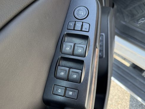 Used 2019 Chevrolet Suburban Premier w/ Premier Plus Edition RWD image 15
