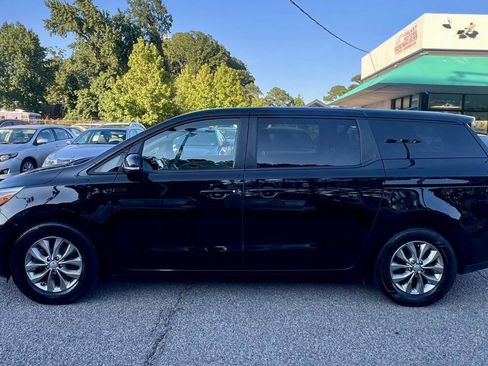 Used 2019 Kia Sedona LX image 7