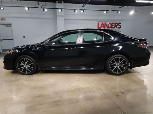 Used 2024 Toyota Camry SE image 4