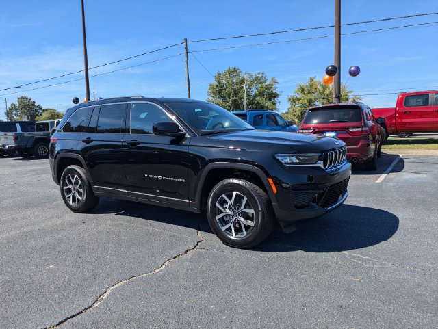 New 2027 Jeep Grand Cherokee Laredo X RWD image 5
