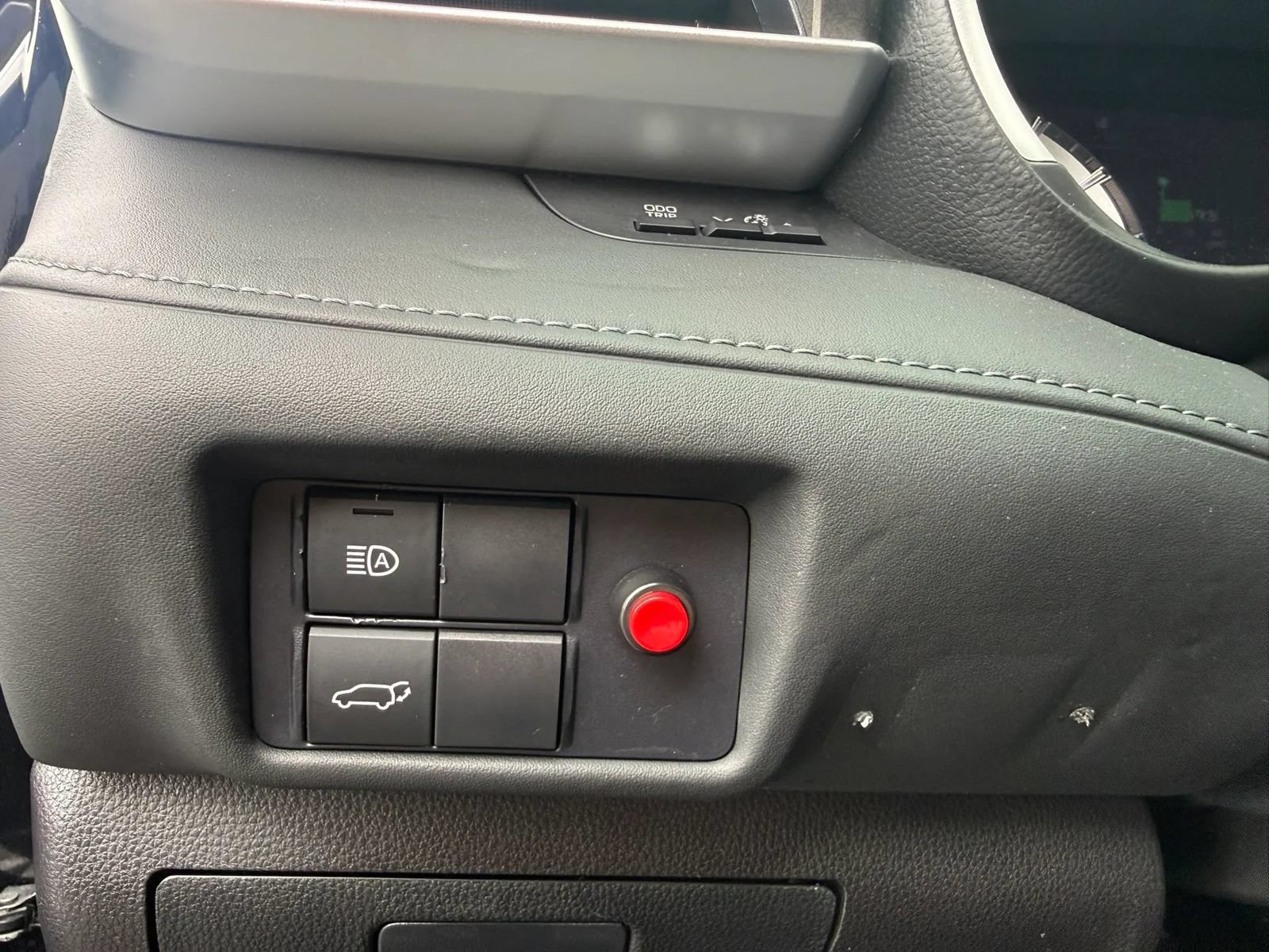 Used 2021 Toyota Highlander XLE AWD/4WD image 16
