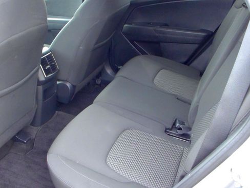 Used 2025 Kia Sportage LX FWD image 6