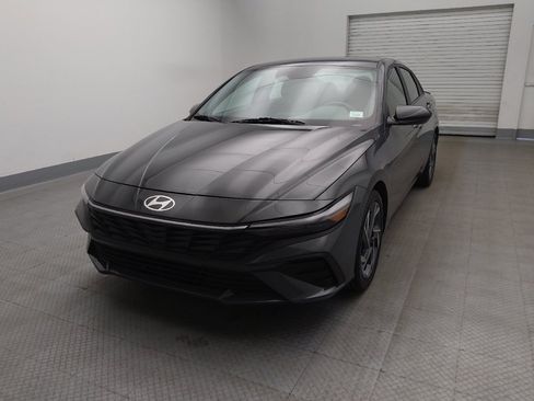 Used 2025 Hyundai Elantra Sport FWD image 15