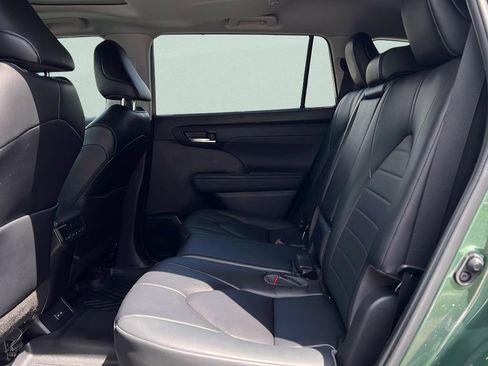 Used 2023 Toyota Highlander XLE FWD image 13