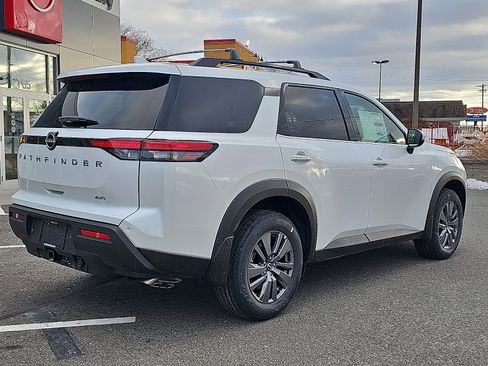 New 2025 Nissan Pathfinder SV w/ SV Premium Package image 4