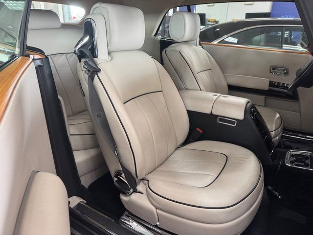 Used 2014 Rolls-Royce Phantom Drophead Coupe RWD image 4