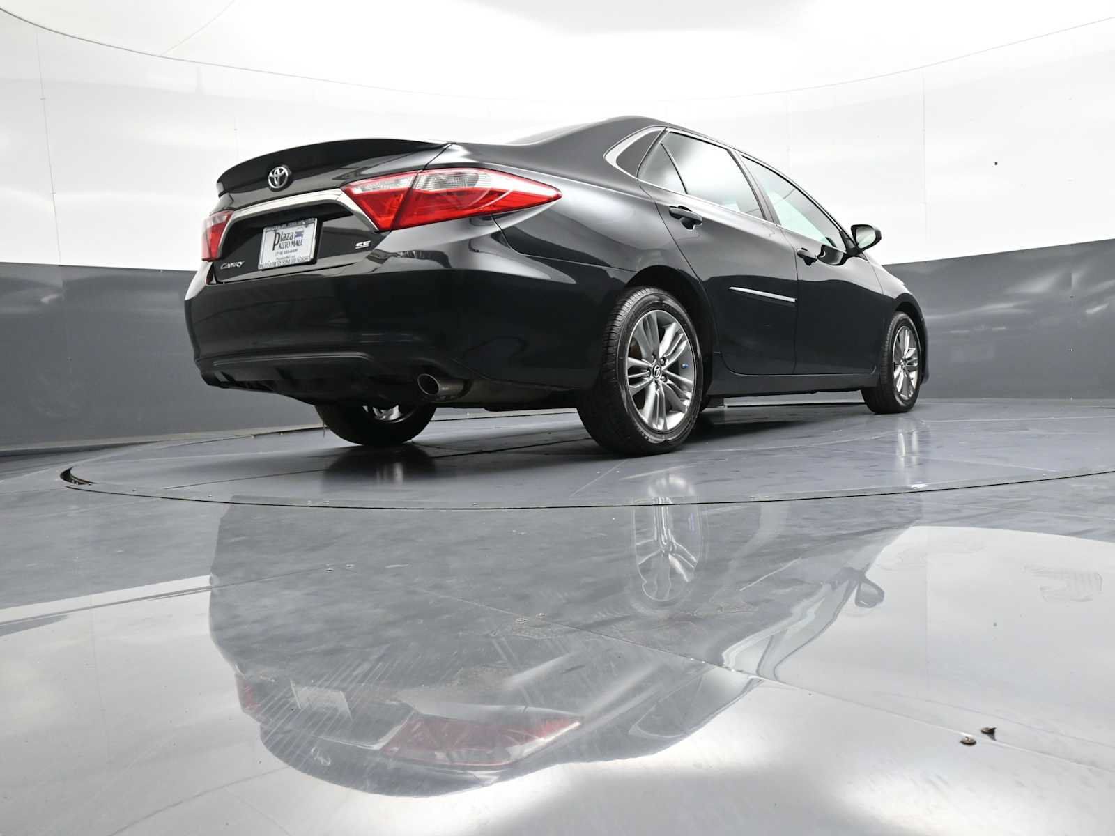 Used 2016 Toyota Camry SE w/ Protection Package (Q2) FWD image 28