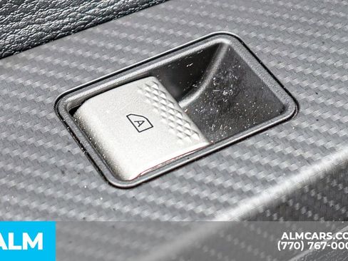 Used 2025 Mitsubishi Outlander SE image 58