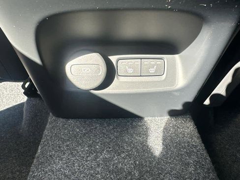 Used 2026 Volvo XC40 B5 Plus AWD/4WD image 21