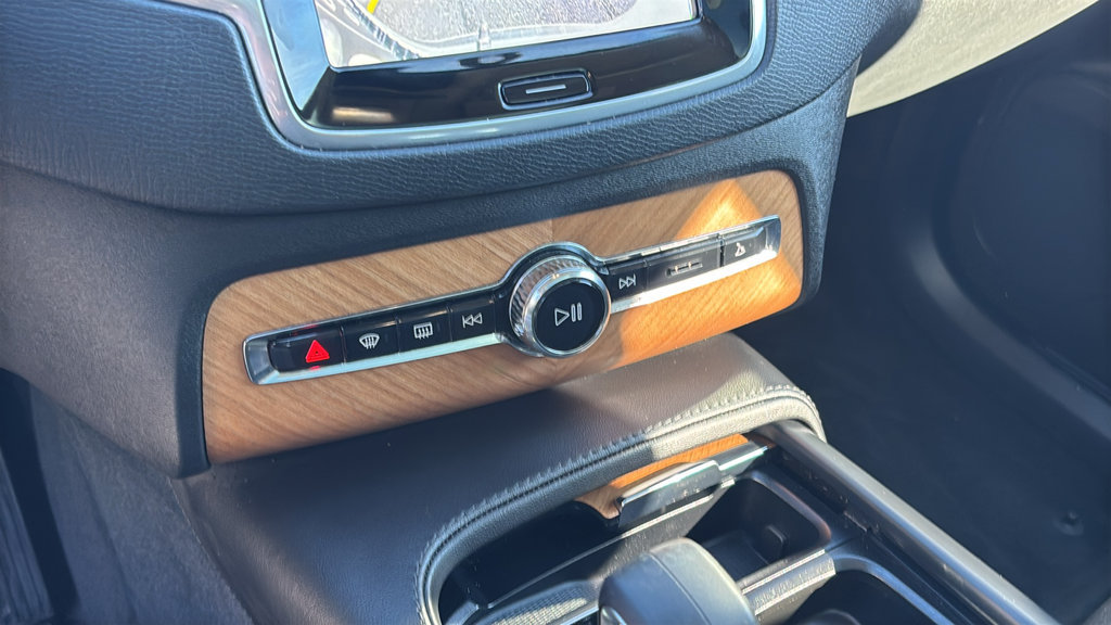Certified 2025 Volvo XC90 B6 Plus AWD/4WD image 22
