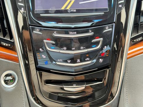 Used 2017 Cadillac Escalade Luxury AWD/4WD image 68