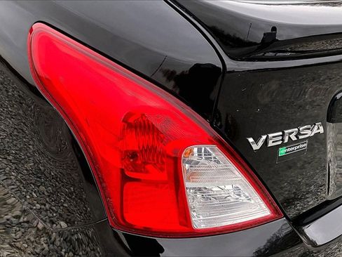 Used 2019 Nissan Versa SV image 28