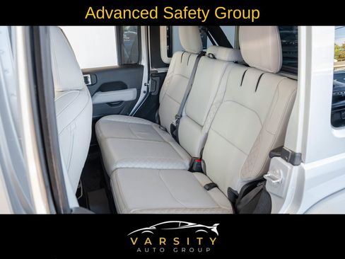 Used 2022 Jeep Wrangler Unlimited Sahara image 12