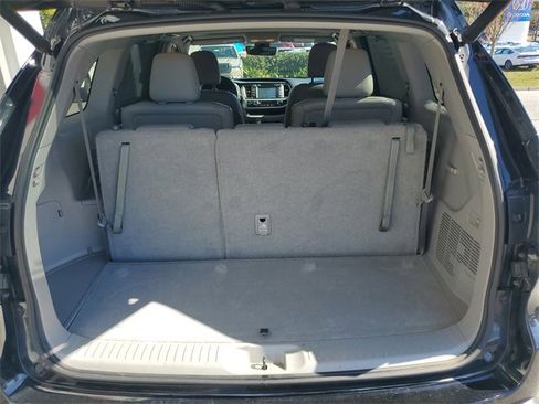 Used 2019 Toyota Highlander XLE image 10