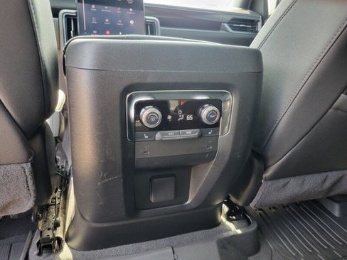 Used 2025 GMC Yukon AT4 w/ AT4 Premium Package AWD/4WD image 28