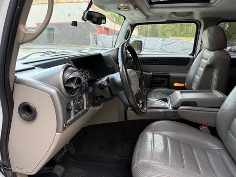 Used 2003 HUMMER H2 w/ Preferred Equipment Group image 12