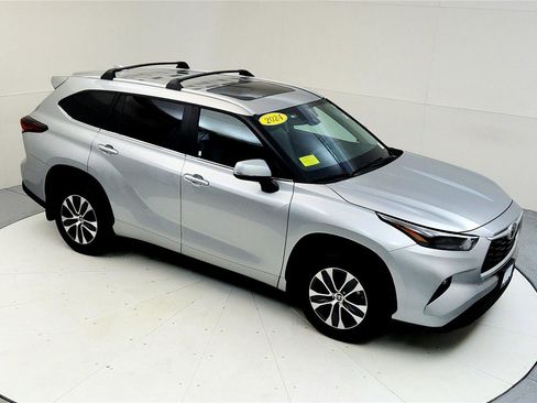 Certified 2024 Toyota Highlander XLE image 19