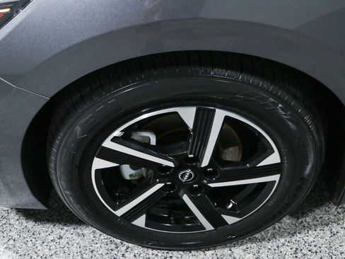 Used 2025 Nissan Sentra SV FWD image 11
