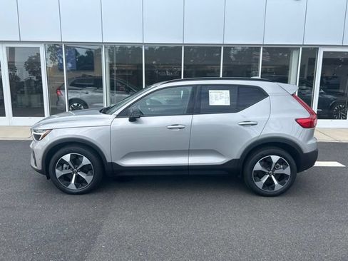 Certified 2025 Volvo XC40 B5 Plus AWD/4WD image 2