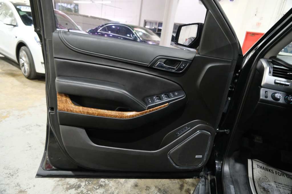 Used 2019 Chevrolet Suburban Premier AWD/4WD image 19