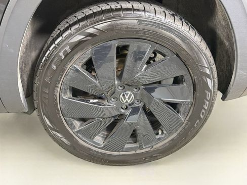 Used 2024 Volkswagen Atlas Cross Sport SE w/ Panoramic Sunroof Package AWD/4WD image 35