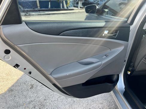 Used 2011 Hyundai Sonata SE w/ Navigation & Sunroof Pkg 4 image 12