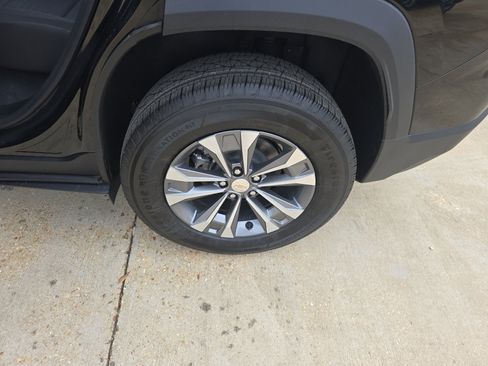 Used 2026 Chevrolet Equinox LT w/ Safety and Technology Package FWD image 12