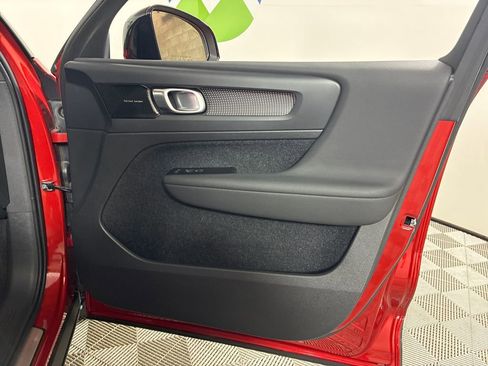 Used 2021 Volvo XC40 T5 R-Design w/ Advanced Package image 32