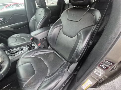 Used 2019 Jeep Cherokee Limited image 11