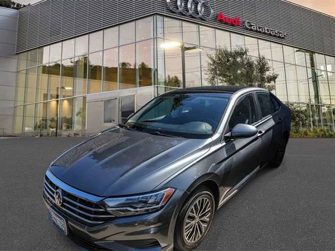Used 2021 Volkswagen Jetta SE image 1