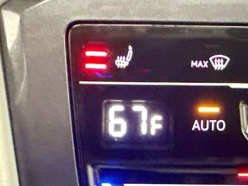 Used 2024 Volkswagen Tiguan SE R-Line image 20