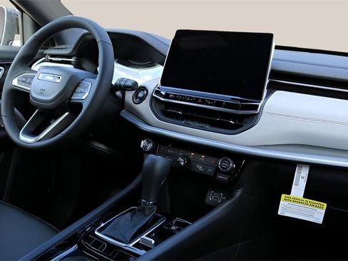 New 2026 Jeep Compass Limited image 18