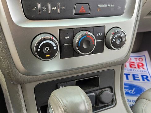 Used 2016 GMC Acadia SLE image 20