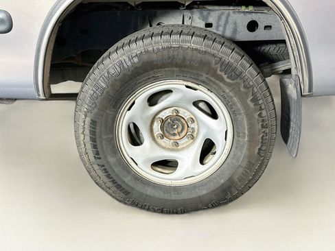 Used 2000 Toyota Tundra SR5 w/ Convenience Pkg RWD image 11