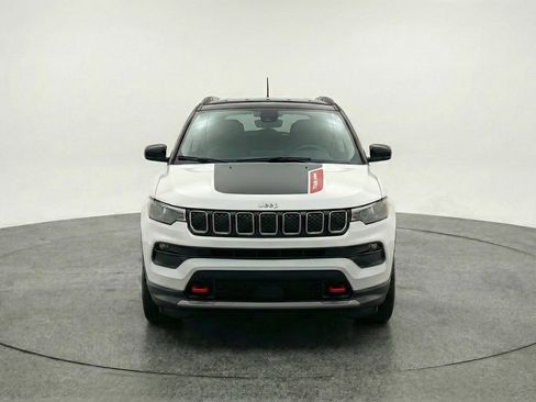 Used 2025 Jeep Compass Trailhawk image 2