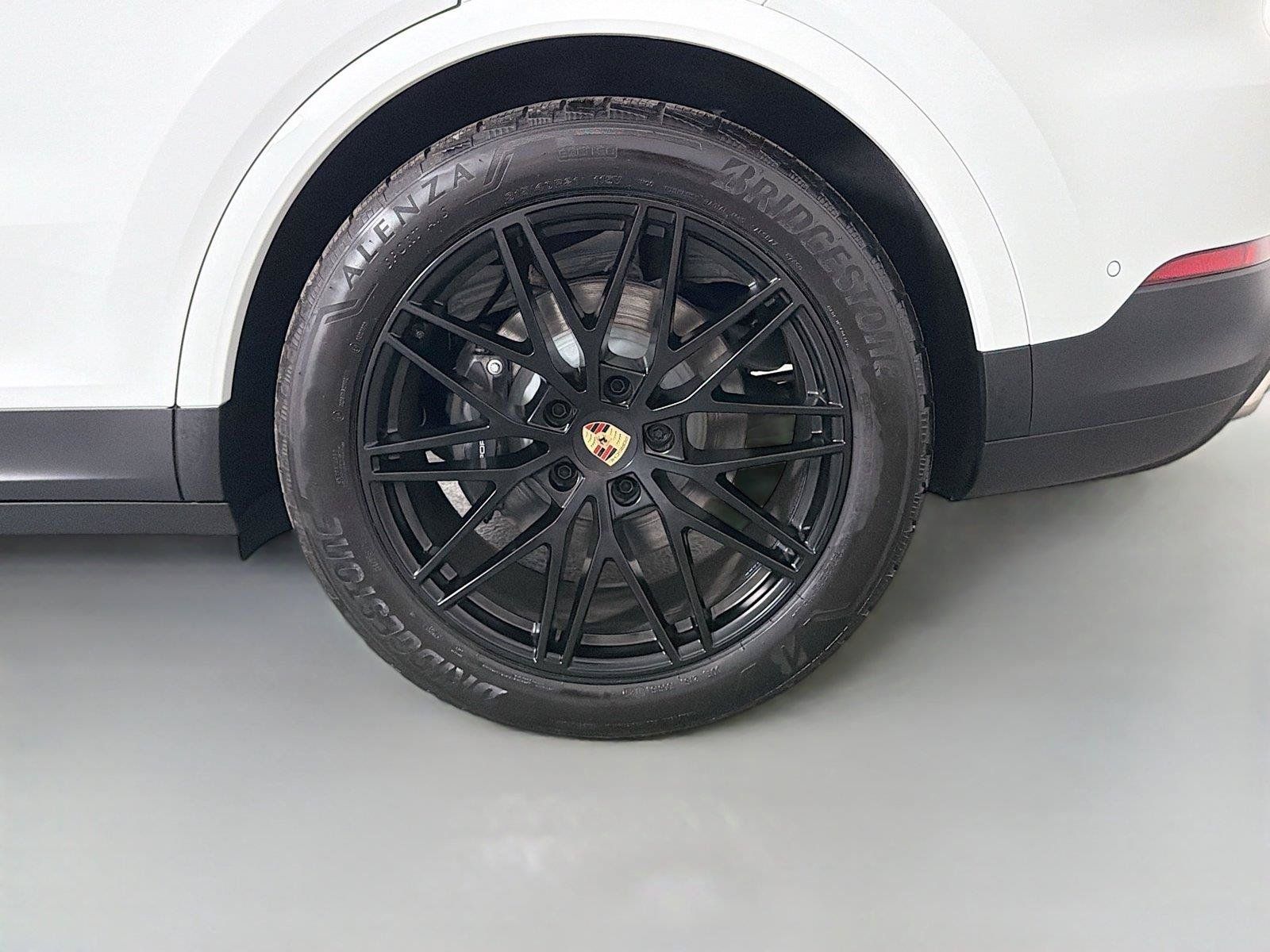 Certified 2025 Porsche Cayenne E-Hybrid AWD/4WD image 12